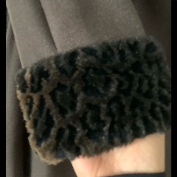 Brown 100% wool coat faux fur collar and cuffs,excellent condition,made in USA,L - Picture 5 of 9